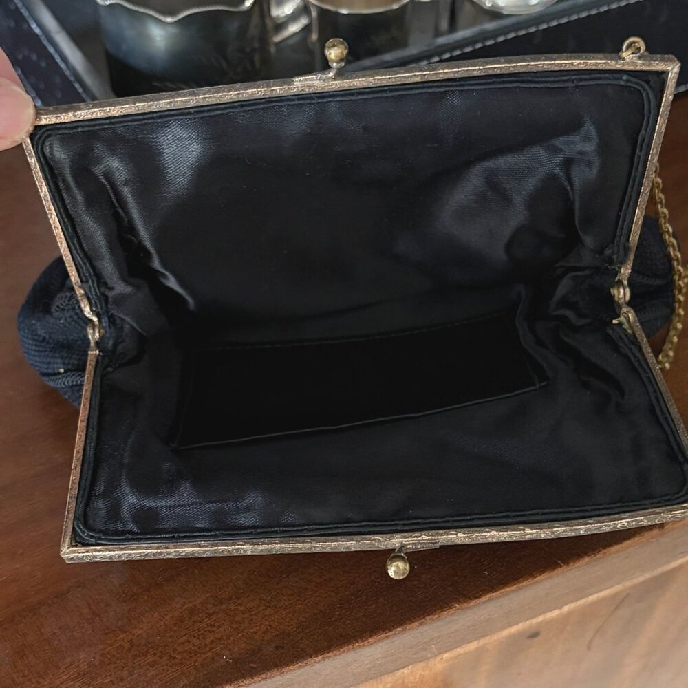 Vtg Black Needlepoint Floral Clutch Purse Gold Tone Kiss Lock Ornate Frame Chain - Picture 7 of 8
